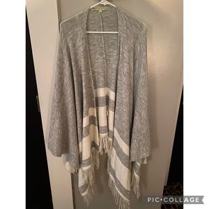 Gianni Bini white and grey shrug/poncho